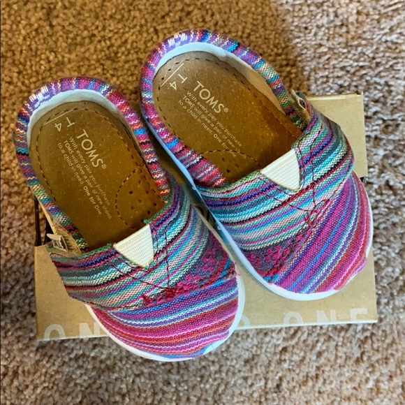 TOMS - Tiny Size 4 - Picture 2 of 8